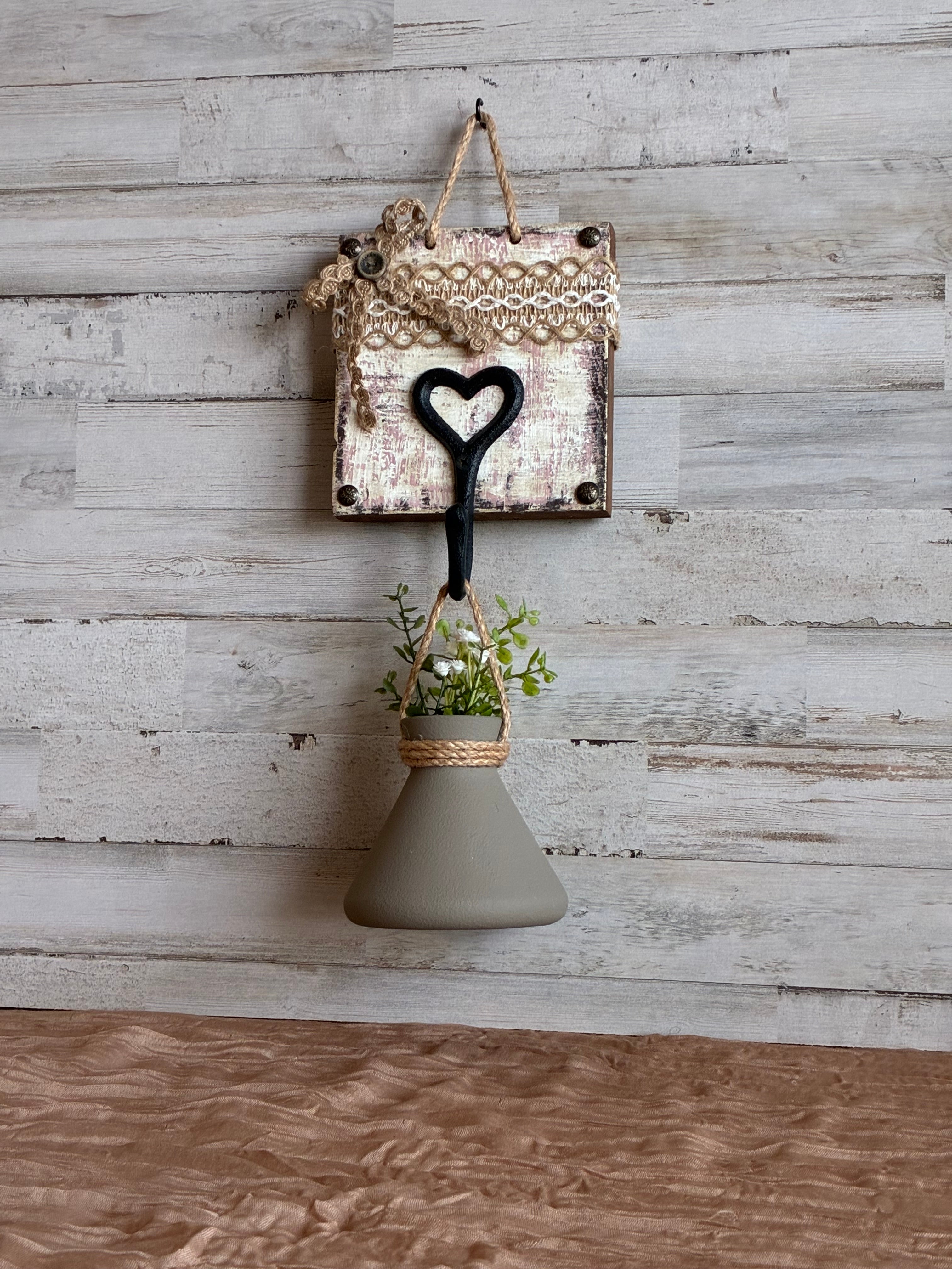 Heart Hook Plaque with Hanging Pot – Farmhouse Cottagecore Wall Decor