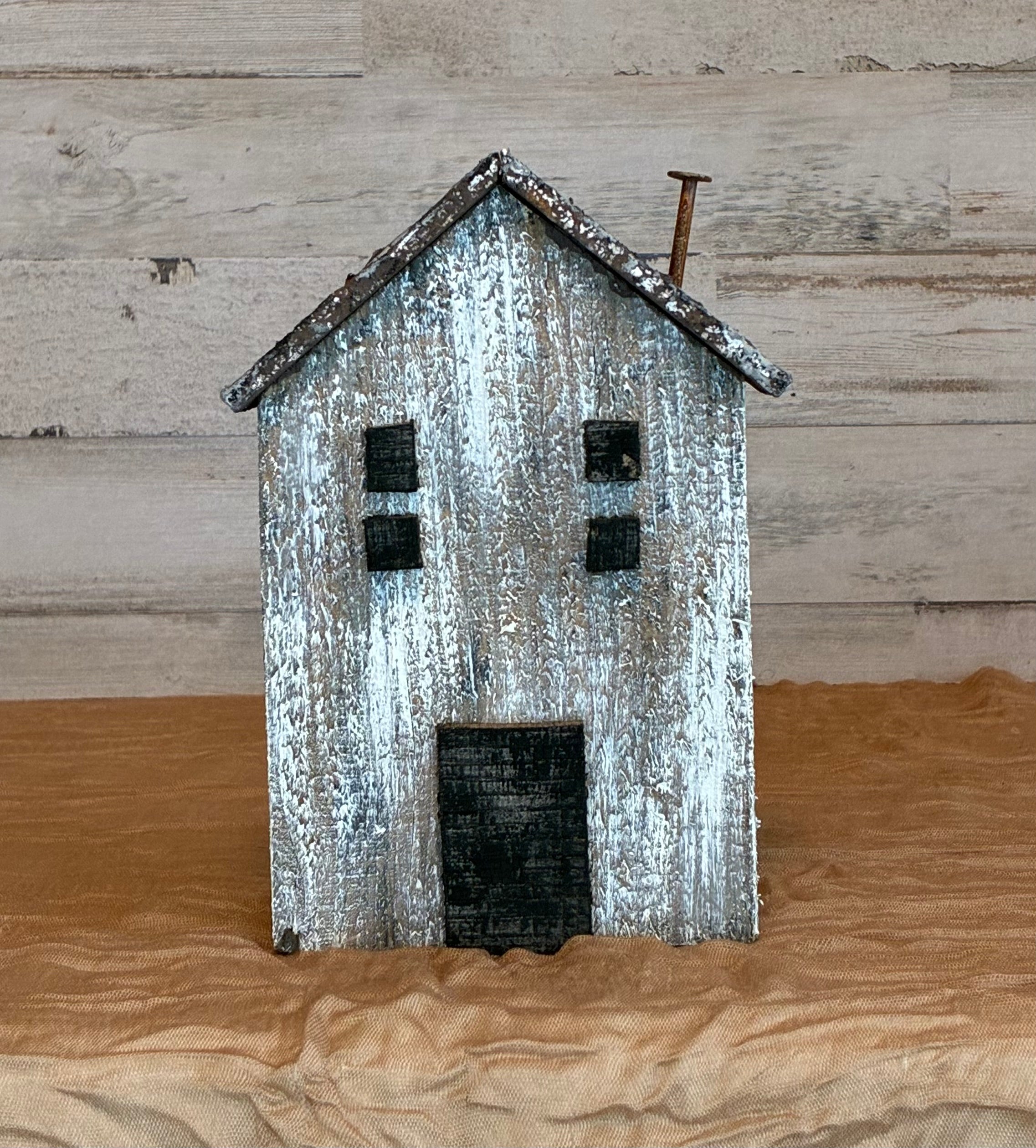 Rustic Farmhouse Cottage – Brown & White, Large