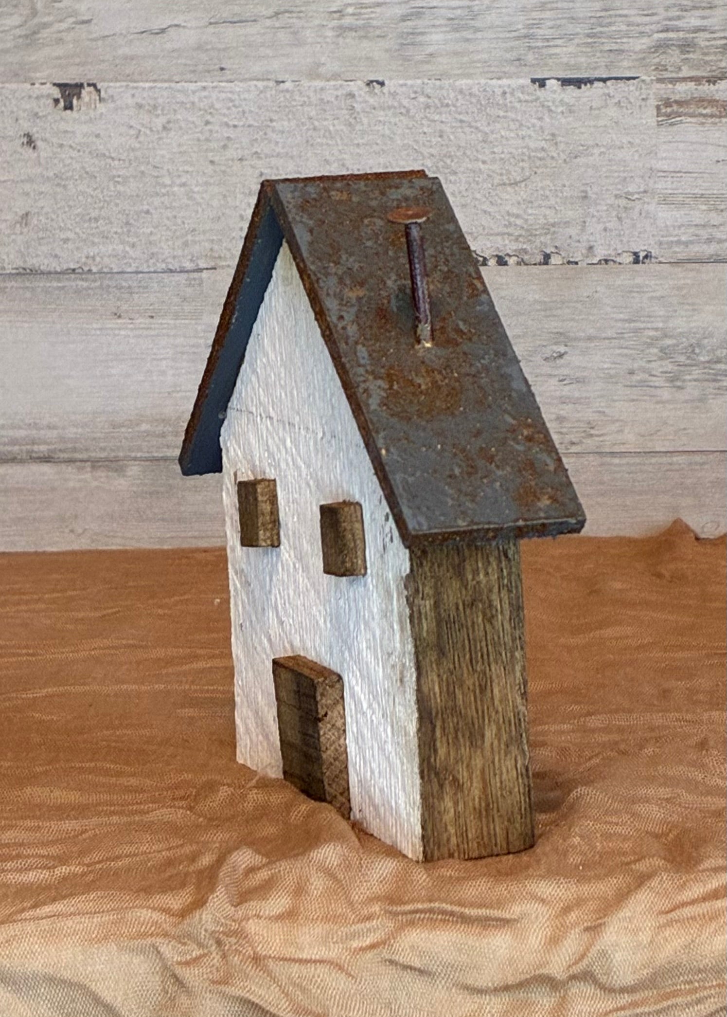 Rustic Barnwood Cottage – White, Medium