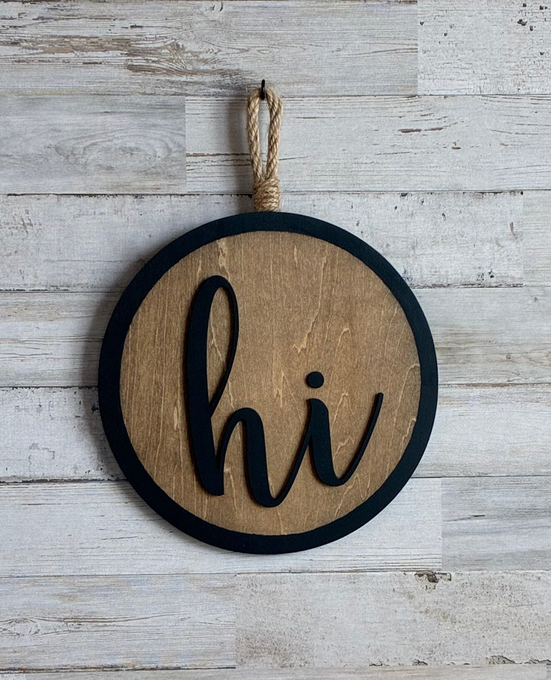 "Hi" Round Wood Wall Hanger – Raised Letters with Jute Rope