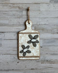 Daisy Log Chip Flower Wall Hanger – Stenciled Daisy Board with Jute Trim